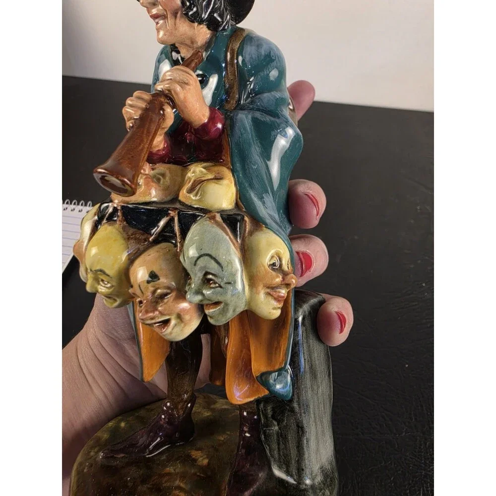 Vintage Royal Doulton HN 2103 